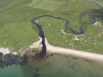 Oblique aerial view of Laggan Bay, River Laggan and Cnoc Ebric, looking NE.