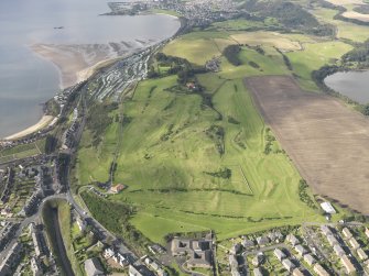 Oblique aerial view of Kinghorn Golf Course, looking to the W.