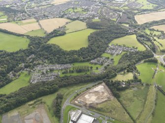 Oblique aerial view of Newbattle The King's gate housing estate, looking to the SE.