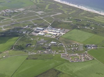 Oblique aerial view of Machrihanish Golf Course, Campbeltown Airport and Langa Quarry, looking SW.