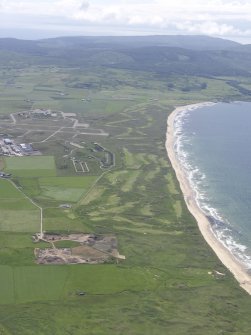 General oblique aerial view of Machrihanish Golf Course and Langa Quarry, looking SSW.