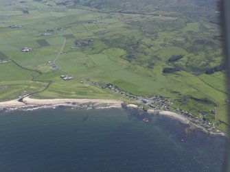 Oblique aerial view of Machrihanish Golf Course and Machrihanish village, looking SSE.