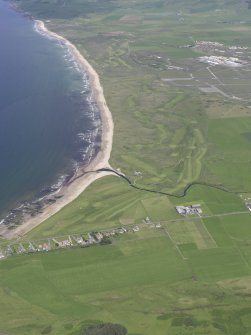 Oblique aerial view of Machrihanish Golf Course and Machrihanish village, looking NE.