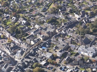 General oblique aerial view of Lanark High Street centred on St Nicholas Church, taken from the NE.