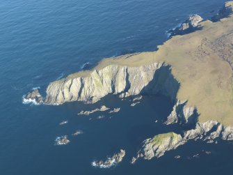 Oblique aerial view of Mu Ness, looking N.