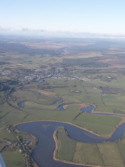 General oblique aerial view up the River Cree towards Newton Stewart, looking NNW.