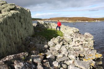 External enclosure at NNE of broch, taken from the SE.