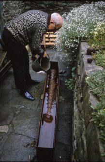 Tom Henderson of the Shetland Museum conserving the wrought-iron esmeril (1970).