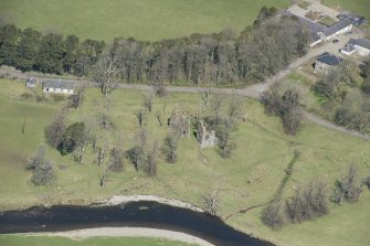Oblique aerial view of Crawford Castle, looking to the NW.