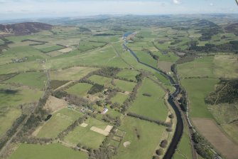 General oblique aerial view of the flank of Tinto Hill and the Upper Clyde Valley centred on Hardington House, looking to the NE.