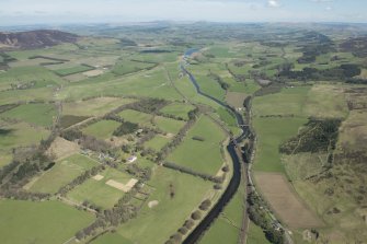 General oblique aerial view of the flank of Tinto Hill and the Upper Clyde Valley centred on Hardington House, looking to the NNE.