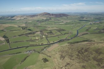 General oblique aerial view of Tinto Hill and the Upper Clyde Valley  centred on Hardington House, looking to the NW.