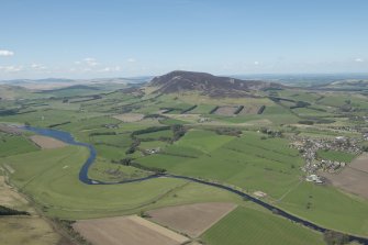 General oblique aerial view of the Upper Clyde Valley centred on Tinto Hill, looking to the WNW.