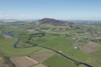 General oblique aerial view of the Upper Clyde Valley centred on Tinto Hill, looking to the WNW.