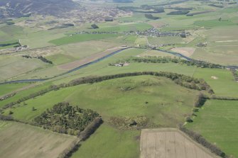 General oblique aerial view of the Upper Clyde Valley centred on Quothquan Law with Thankerton beyond, looking to the WSW.