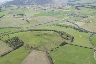 General oblique aerial view of the Upper Clyde Valley centred on Quothquan Law with Thankerton and Tinto Hill beyond, looking to the WSW.