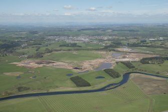 General oblique aerial view of the Upper Clyde Valley centred on  Hyndford Quarry, looking to the NW.