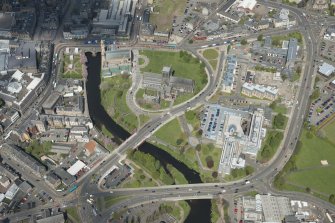 General oblique aerial view of the centre of Paisley centred on Paisley Abbey, looking to the NNW.