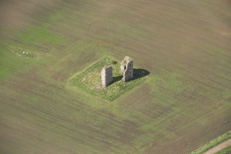 Oblique aerial view of Fedderate Castle, looking to the NW.