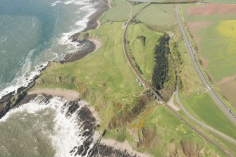 Oblique aerial view of Stonehaven Golf Course, looking to the SW.