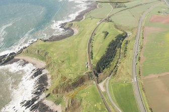 Oblique aerial view of Stonehaven Golf Course, looking to the SSW.