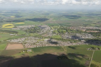 General oblique aerial view of Ellon, looking to the NNW.