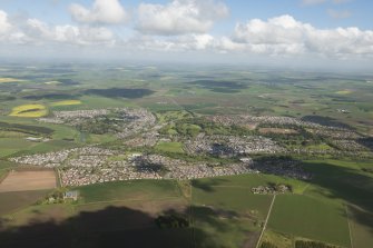 General oblique aerial view of Ellon, looking to the NW.