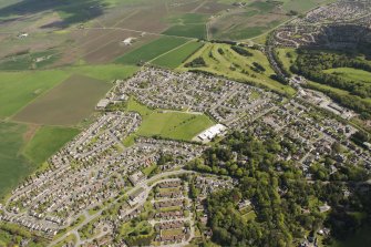 Oblique aerial view of Ellon, looking to the NE.