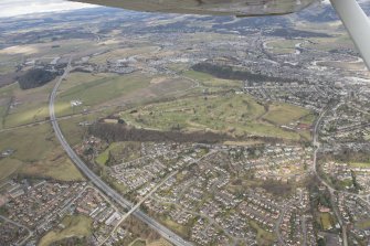 General oblique aerial view looking towards Stirling Castle centred on the King's Park and Stirling golf course, looking to the N S.