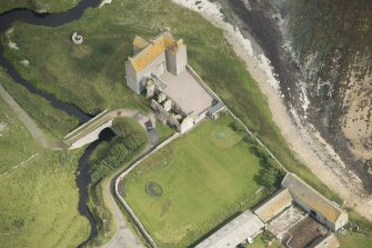 Oblique aerial view of Freswick Castle and bridge, looking NNE.