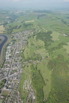 Oblique aerial view of Kirkcudbright and golf course, looking to the NNE.