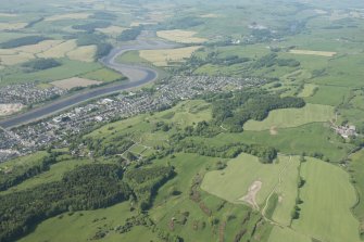Oblique aerial view of Kirkcudbright and golf course, looking to the NW.