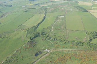 General oblique aerial view of the tracked target and Glennap fort with Chapel Hill in the distance, looking N.