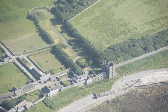 Oblique aerial view of Thurso Castle and East Mains farmstead, looking to the SSE.