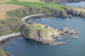 Oblique aerial view of Dunnottar Castle, looking N.