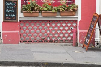 Detail of decorative grill below windows at Circus Cafe, 6-8 St Mary's Street, Edinburgh.