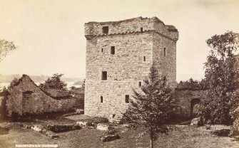 General view of castle.
Titled: 'Lochleven Castle'
PHOTOGRAPH ALBUM No.33: COURTAULD ALBUM.
PHOTOGRAPH ALBUM NO. 33: COURTAULD ALBUM.