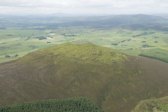Oblique aerial view of Tap O'Noth, looking to the NNE.