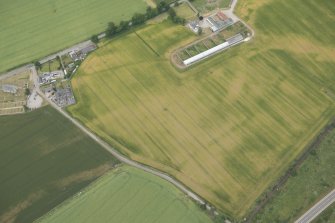 Oblique aerial view of the cropmarks of the enclosure and possible unenclosed settlement, looking S.