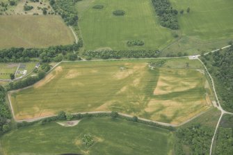 Oblique aerial view of the cropmarks of the field boundaries, looking SE.