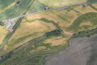 Oblique aerial view centred on the cropmarks at Gilrivie, looking NNE.