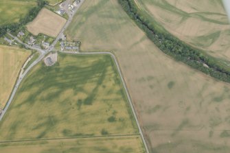 Oblique aerial view of the cropmarks at Inchbare and Smiddyhill, looking NW.