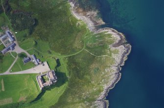Near-vertical aerial photograph of Duart Castle and Point. The wreck lies close inshore, its position indicated by the track extending to the right, which was built to facilitate access to the working base on the rocks. (Colin Martin)
