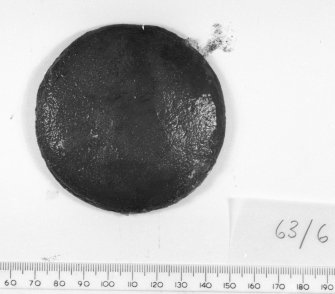 End-piece from a small barrel-costrel (DP92/063). Scale in millimetres. (Colin Martin)