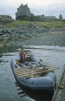 Edward Martin sets off in the inflatable boat with the padded lifting-cradle for the recovery of the wooden carriage associated with Gun 8 (DP00/203). The slatted platform is to help in keeping recoveries secure and level. (Colin Martin)