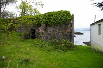 The lean-to building at the rear of Kiln B. (Paula Martin)