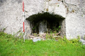 The outer draw-arch of the left-hand pot of Kiln B. Scale 2 metres. (Colin Martin)