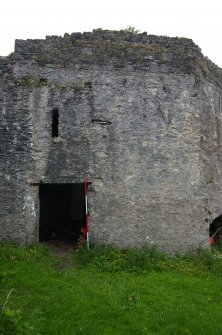 The rear SE face of the main kiln building showing structural features indicative of a bridge linking its upper level with Kiln A. Scale 2 metres. (Colin Martin)