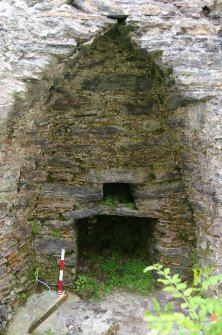 N draw-arch and stoke-hole of Kiln A. Scale 50 centimetres. (Colin Martin)