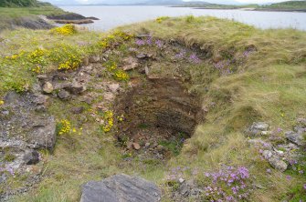 The damaged top of Kiln A showing the upper lining of the pot. (Colin Martin)